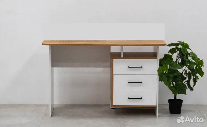 Письменный стол 