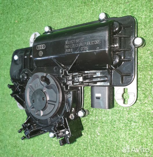 Доводчик замка крышки багажника VW Tiguan 2