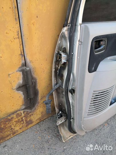 Дверь Mitsubishi Grandis задняя правая