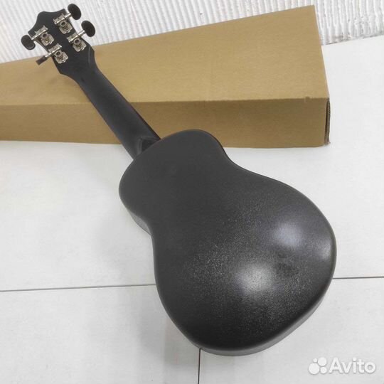 Укулеле сопрано новая белая