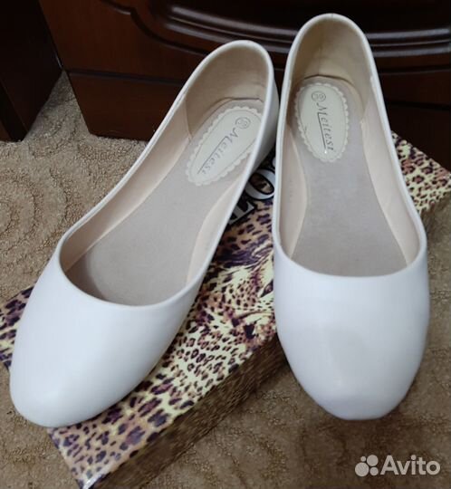 Балетки белые