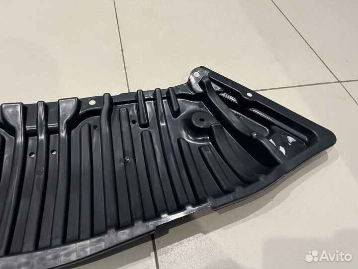 Пыльник бампера пластик Mercedes W204 новый