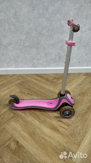 Трехколесный самокат Globber с седлом для катания