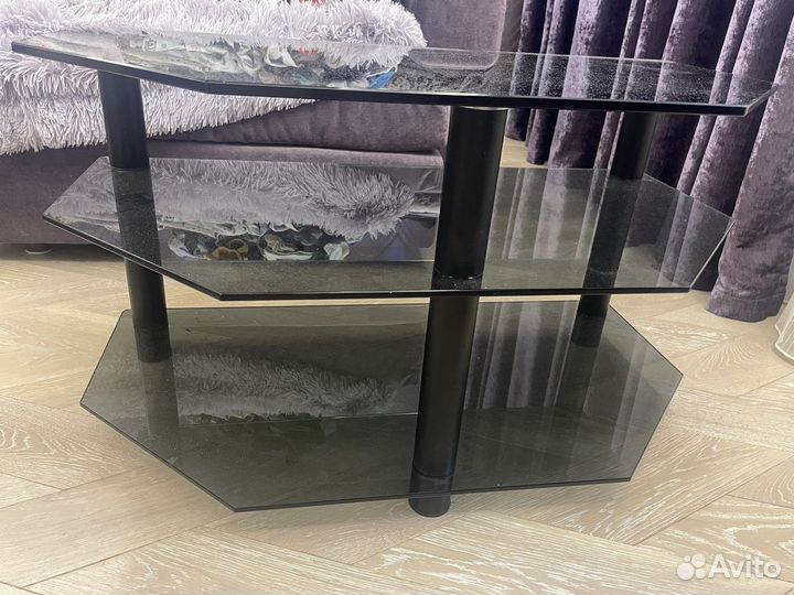 Стеклянная тумба под телевизор