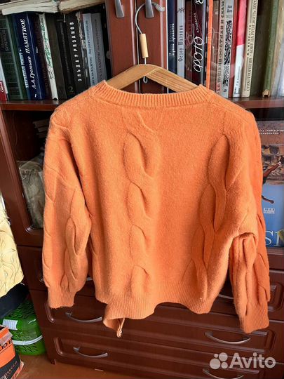 Свитер женский