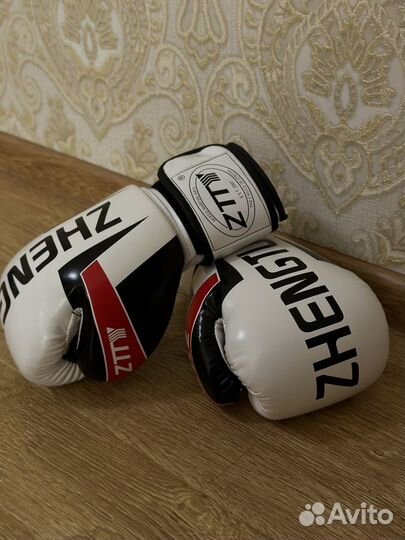Боксерские перчатки 10 oz