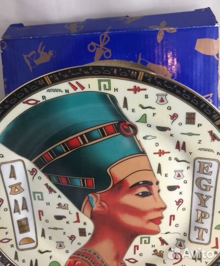 Декоративная настенная красивая тарелка 