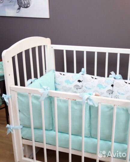 Бортик в кроватку новый+в подарок памперсы