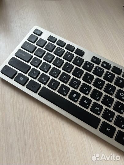 Беспроводная клавиатура и мышь asus