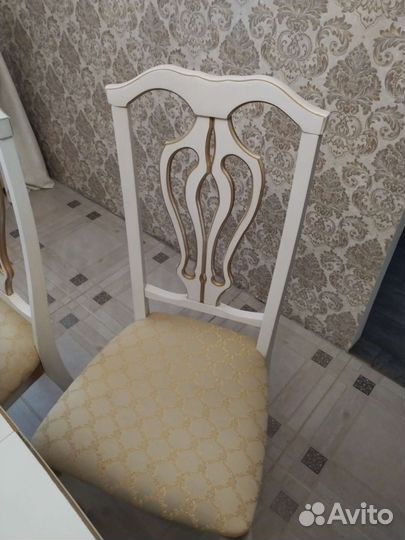 Стол и 4 стула