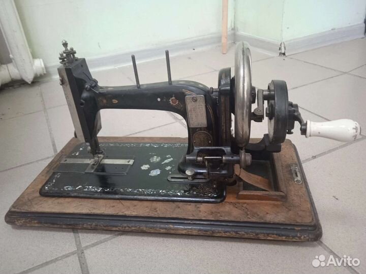 Антикварные швейные машинки