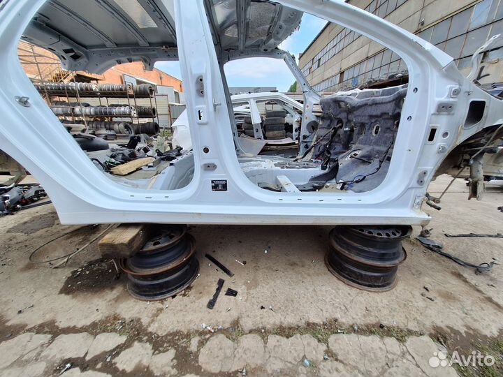 Порог правый Kia Ceed 3 CD универсал