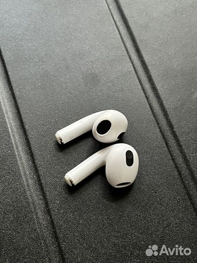 Airpods 3 наушники(остался правый)