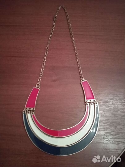 Бижутерия : кулоны, колье, броши