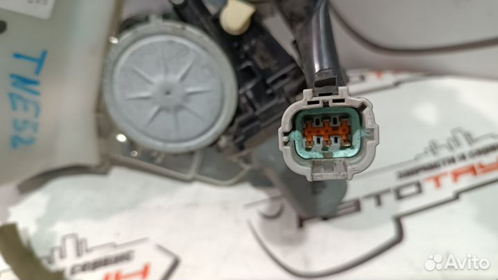 Замок двери nissan elgrand PE52 PNE52 TE52 TNE52 задний левый задний