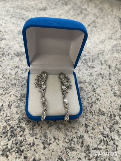 Серебряные серьги с фионитами