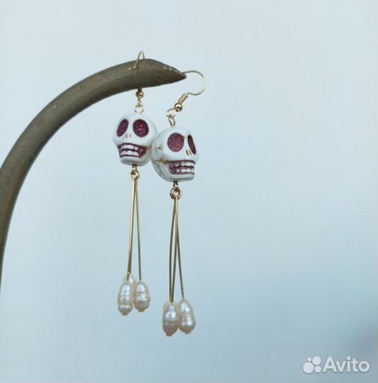Оберег от сглаза. Серьги с черепом. Нефрит, жемчуг