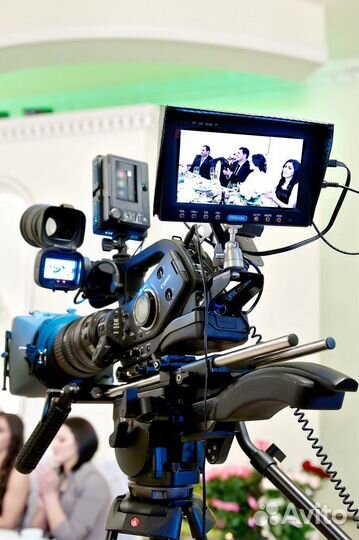 Продам профессиональную видеокамеру canon XL H1a