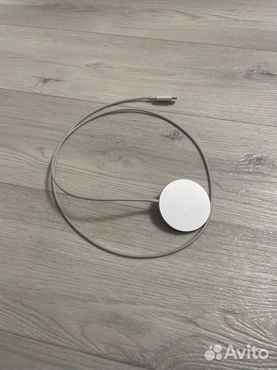 Зарядка на iPhone magsafe