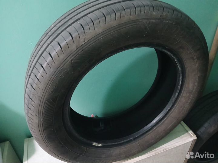 Goodyear EfficientGrip 235/60 R16