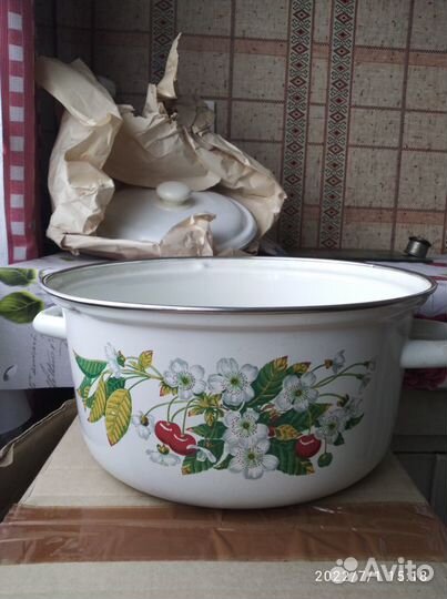 Кастрюля эмалиринованная