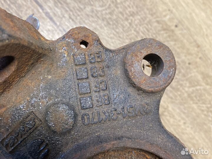 Ford focus 2 правый поворотный кулак,ступица