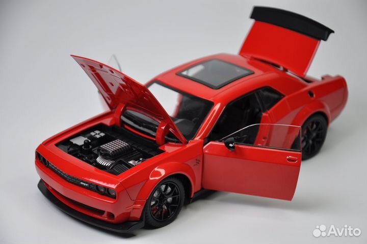 Модель авто Dodge Challenger SRT 1:24 металл