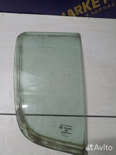 Стекло двери заднее правое Renault Sandero хечбек