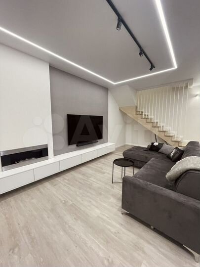 4-к. квартира, 100 м², 1/6 эт.