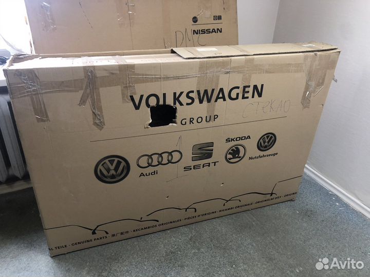 Лобовое стекло VW Tuareg NF 2010- оригинал