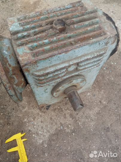 Редуктор угловой