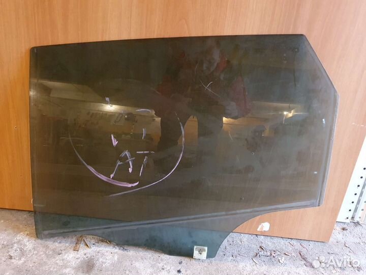 Стекло заднее левое Mazda 3 BK хэтчбек