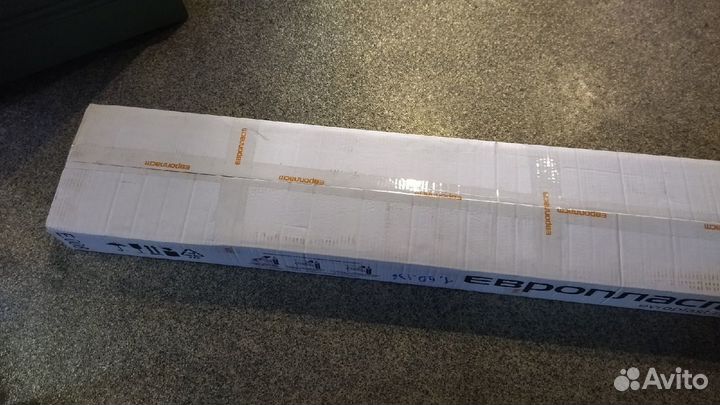 Потолочный карниз из полиуретана с орнаментом