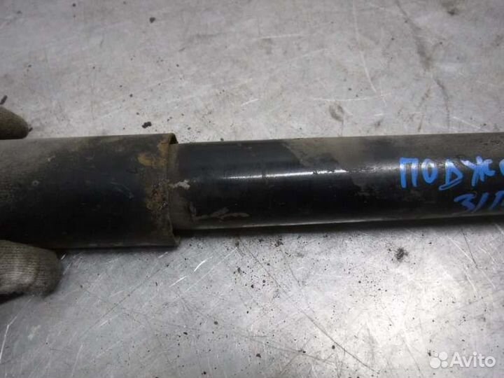 Амортизатор задний правый Mitsubishi Pajero Sport