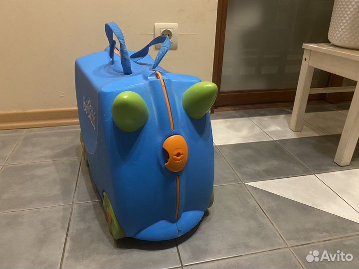 Детский чемодан каталка trunki