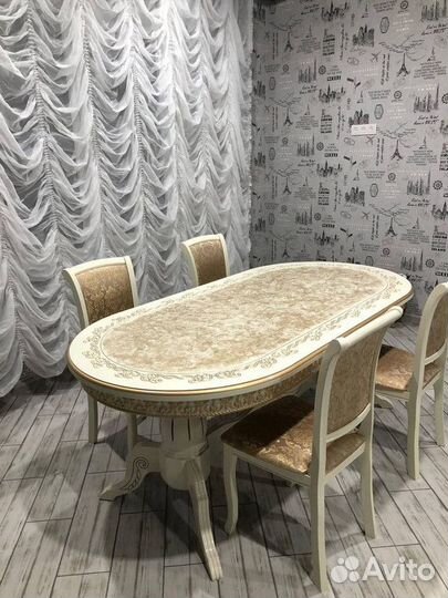 Обеденный стол и стулья