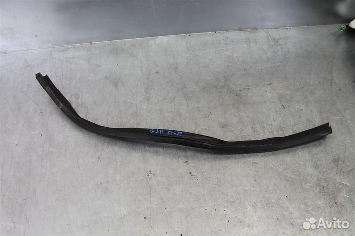 Уплотнитель стекла двери передней правой Nissan Q