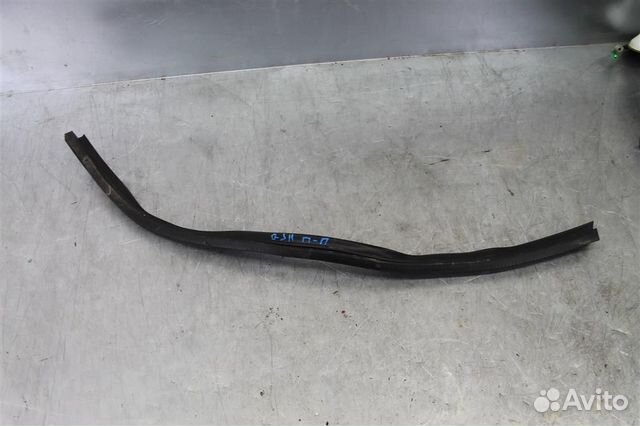 Уплотнитель стекла двери передней правой Nissan Q