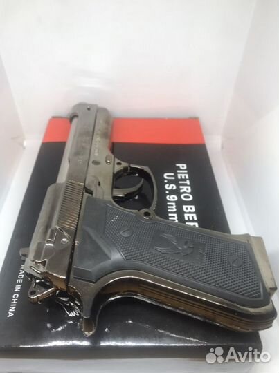 Зажигалка в виде пистолета Beretta M9