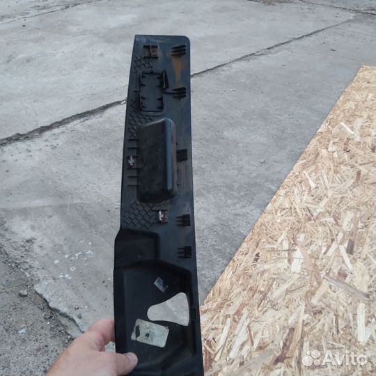 Панель крышки багажника Мерседес GL550