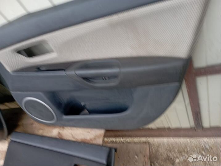 Обшивка двери Mazda 3 BK