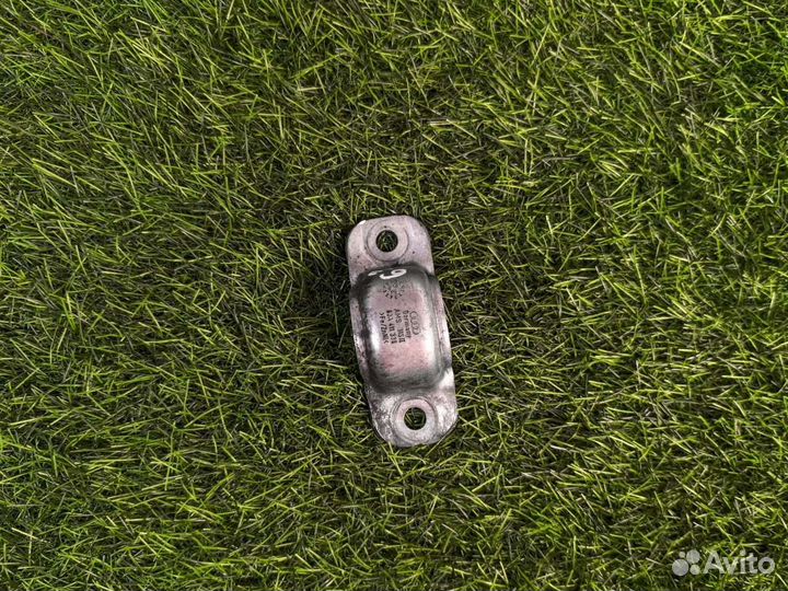 Кронштейн Audi Q5 2.0 дизель 2021