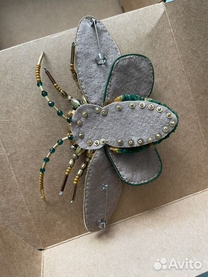 Брошь цикада