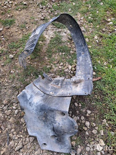 Подкрылок передний левый Mercedes W140