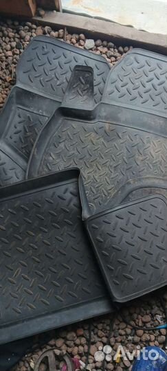 Автомобильные коврики резиновые