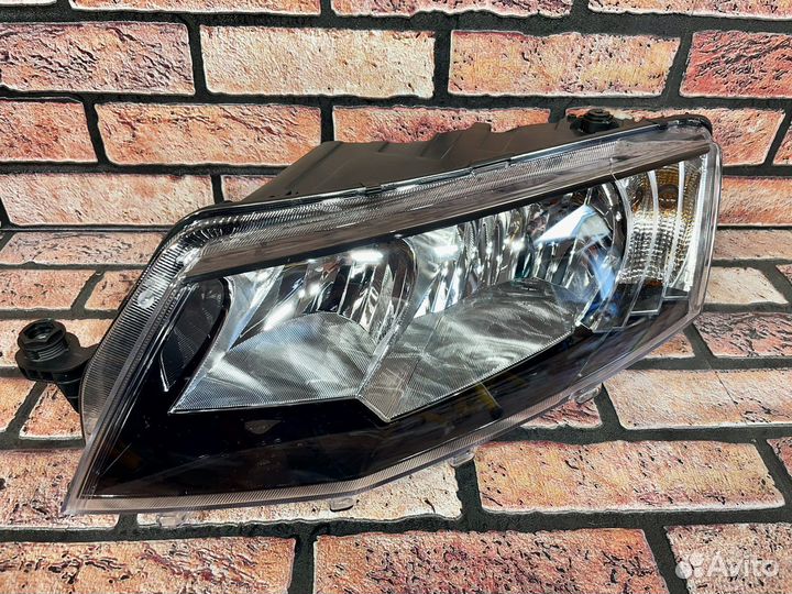 Фара новая Шкода Октавия А7 дорестайлинг