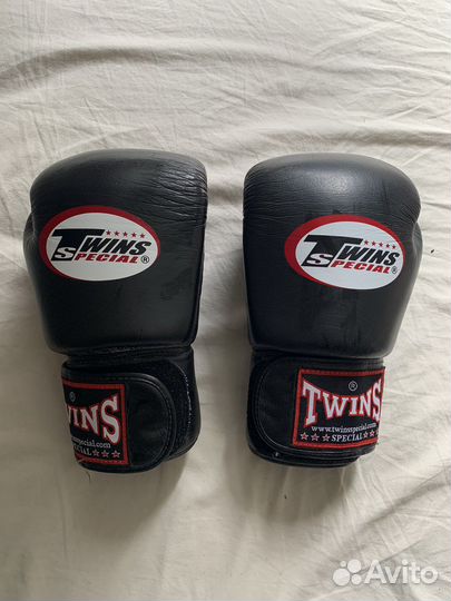 Боксерские перчатки twins 10 oz