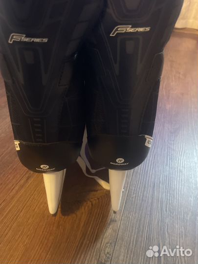 Коньки хоккейные