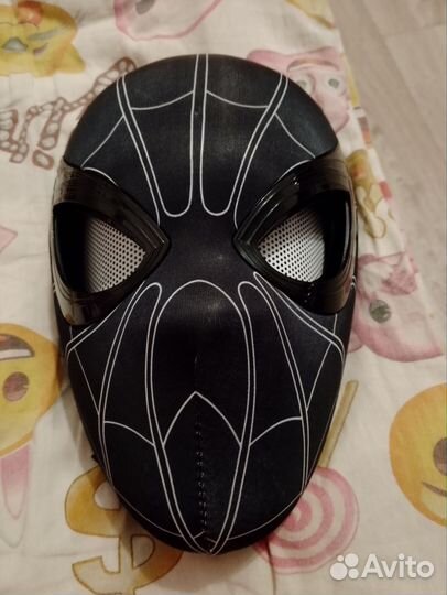 Маска человека паука с двигающимися глазами