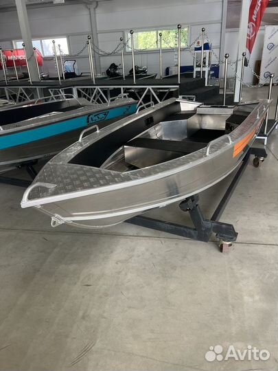Лодка Wellboat 37 Next